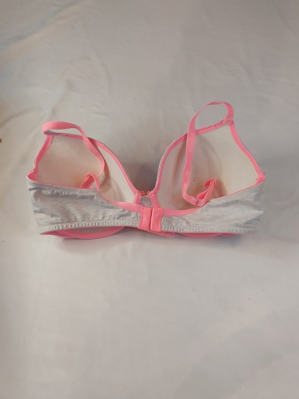 Vitorias Secret 36D Gray & pink lace bra with scalloped edges - Picture 2 of 3